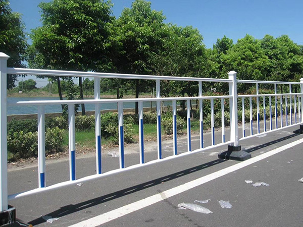 道路護(hù)欄的作用是什么?